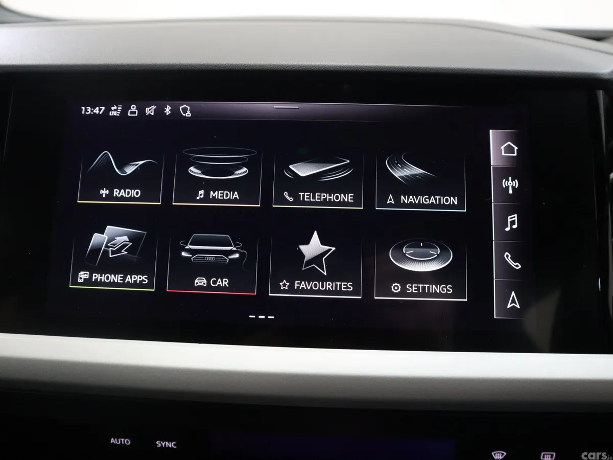 Audi e-tron Estate/Jeep, Electric, 2023, Blue