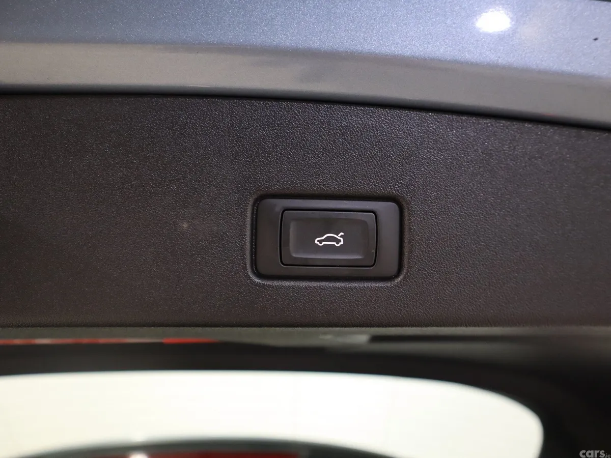 Audi e-tron Estate/Jeep, Electric, 2023, Blue