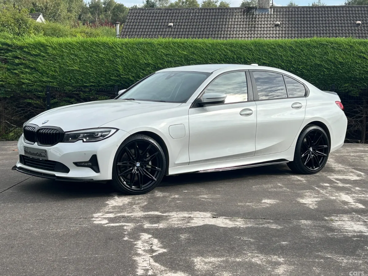 BMW 3-Series Saloon, Petrol Hybrid, 2020, White