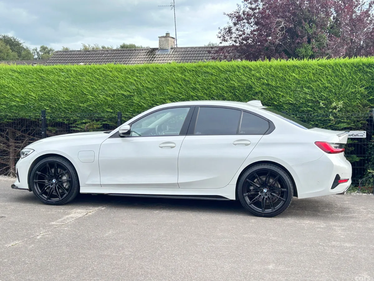 BMW 3-Series Saloon, Petrol Hybrid, 2020, White