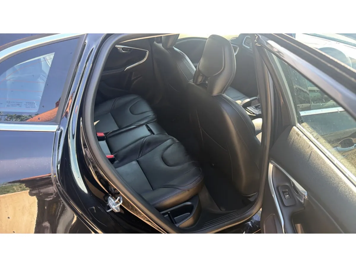 Volvo V40 Hatchback, Diesel, 2018, Black