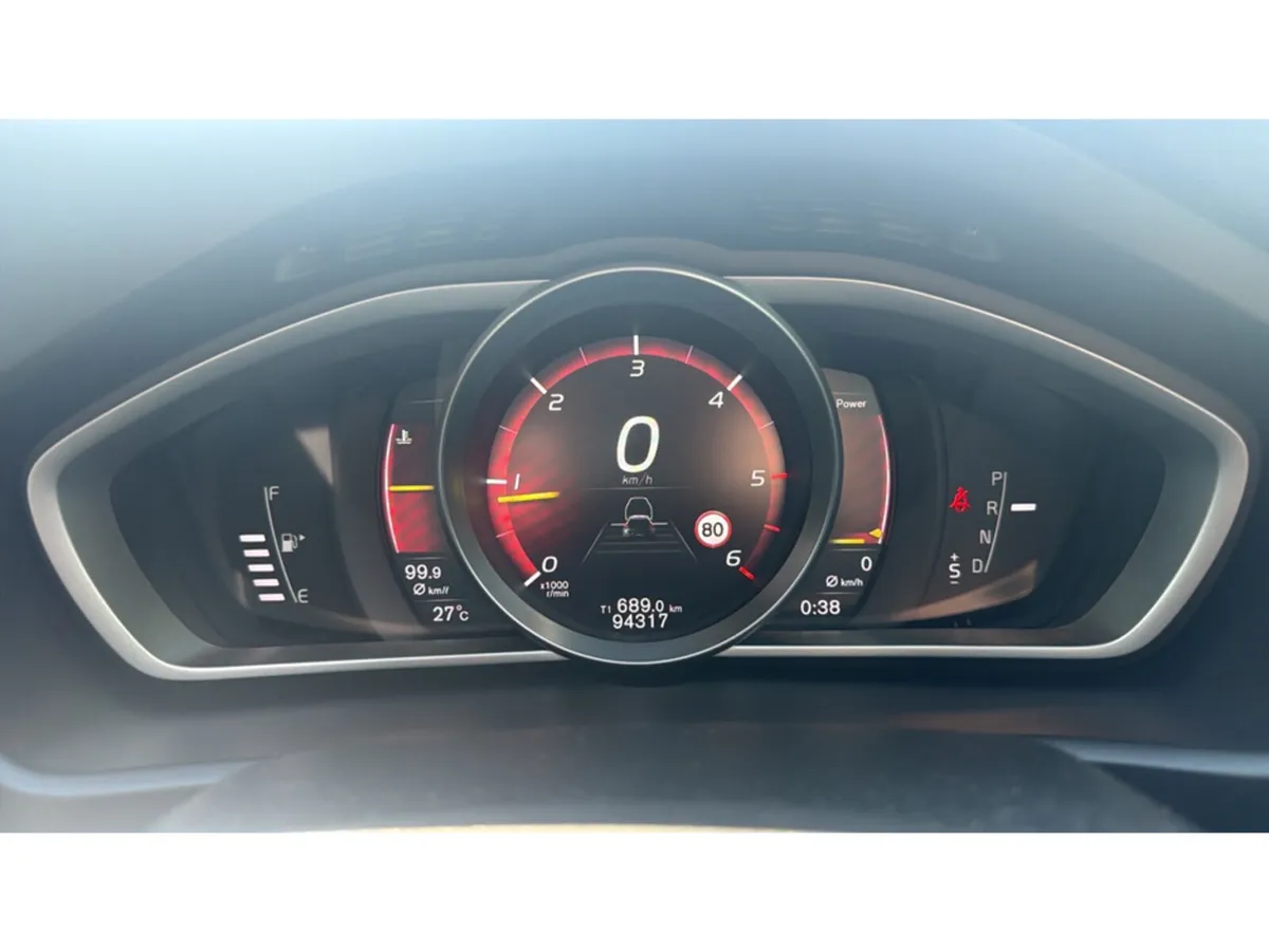 Volvo V40 Hatchback, Diesel, 2018, Black