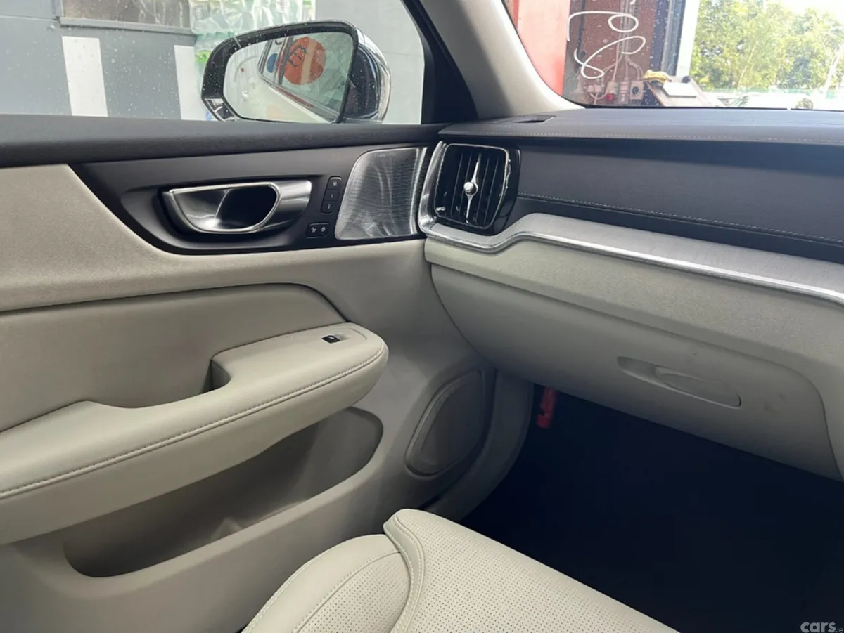 Volvo V60 Estate, Petrol Hybrid, 2025, White
