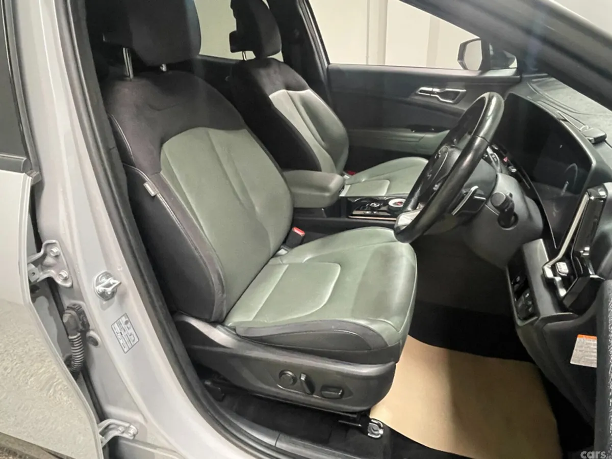 Kia Sportage SUV, Petrol Hybrid, 2024, Grey