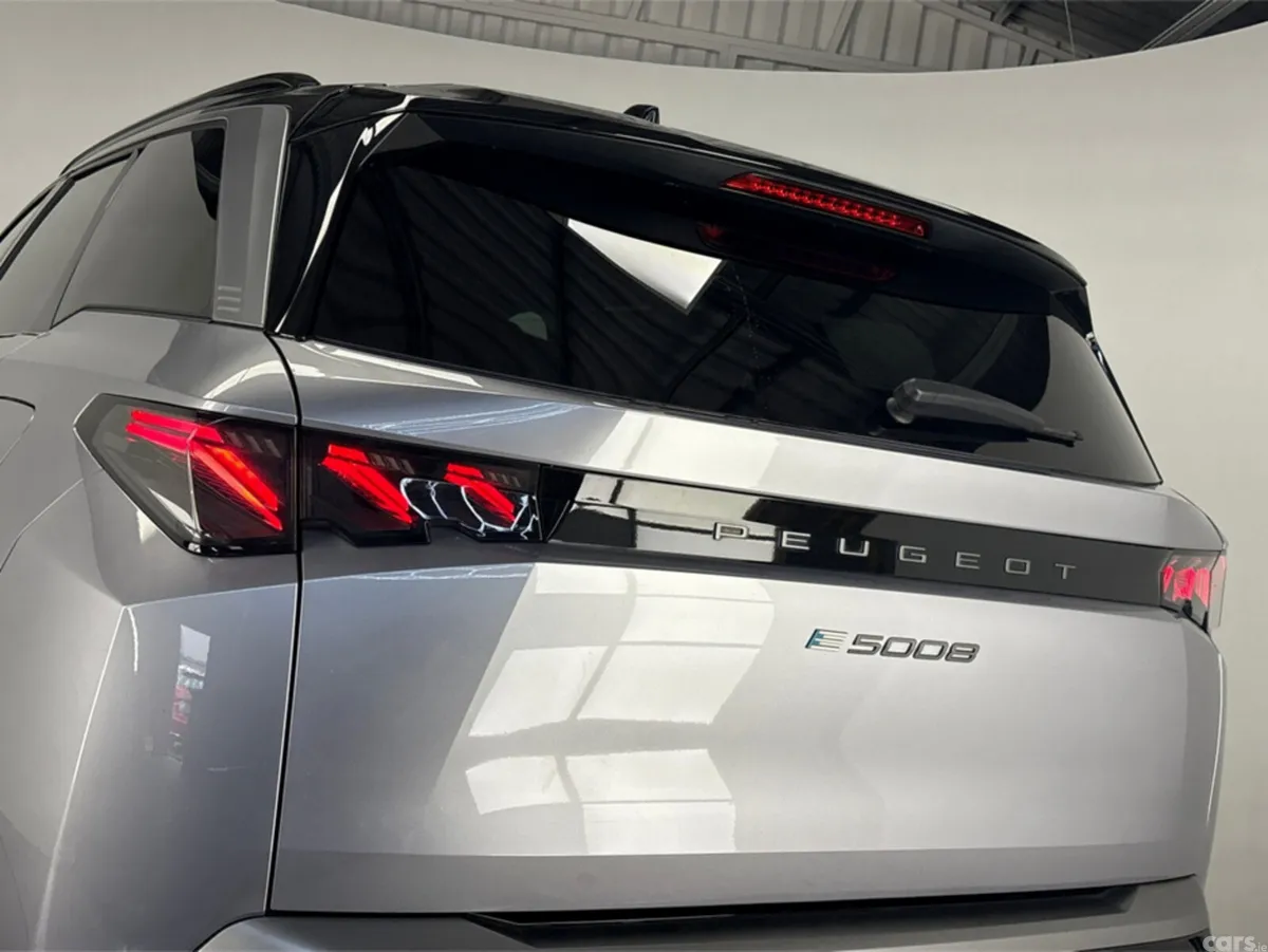 Peugeot 5008 Hatchback, Electric, 2025, Grey