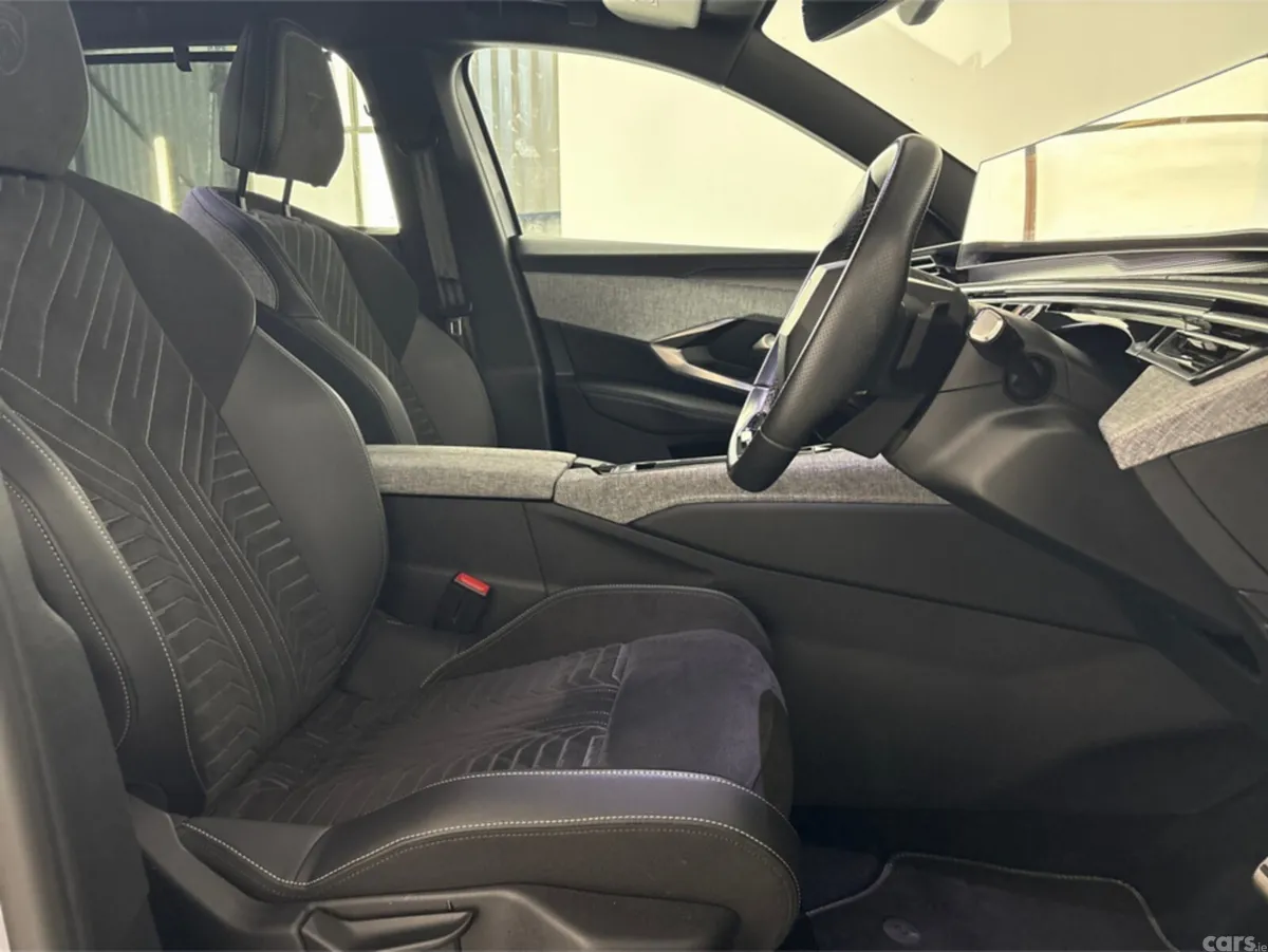 Peugeot 5008 Hatchback, Electric, 2025, Grey
