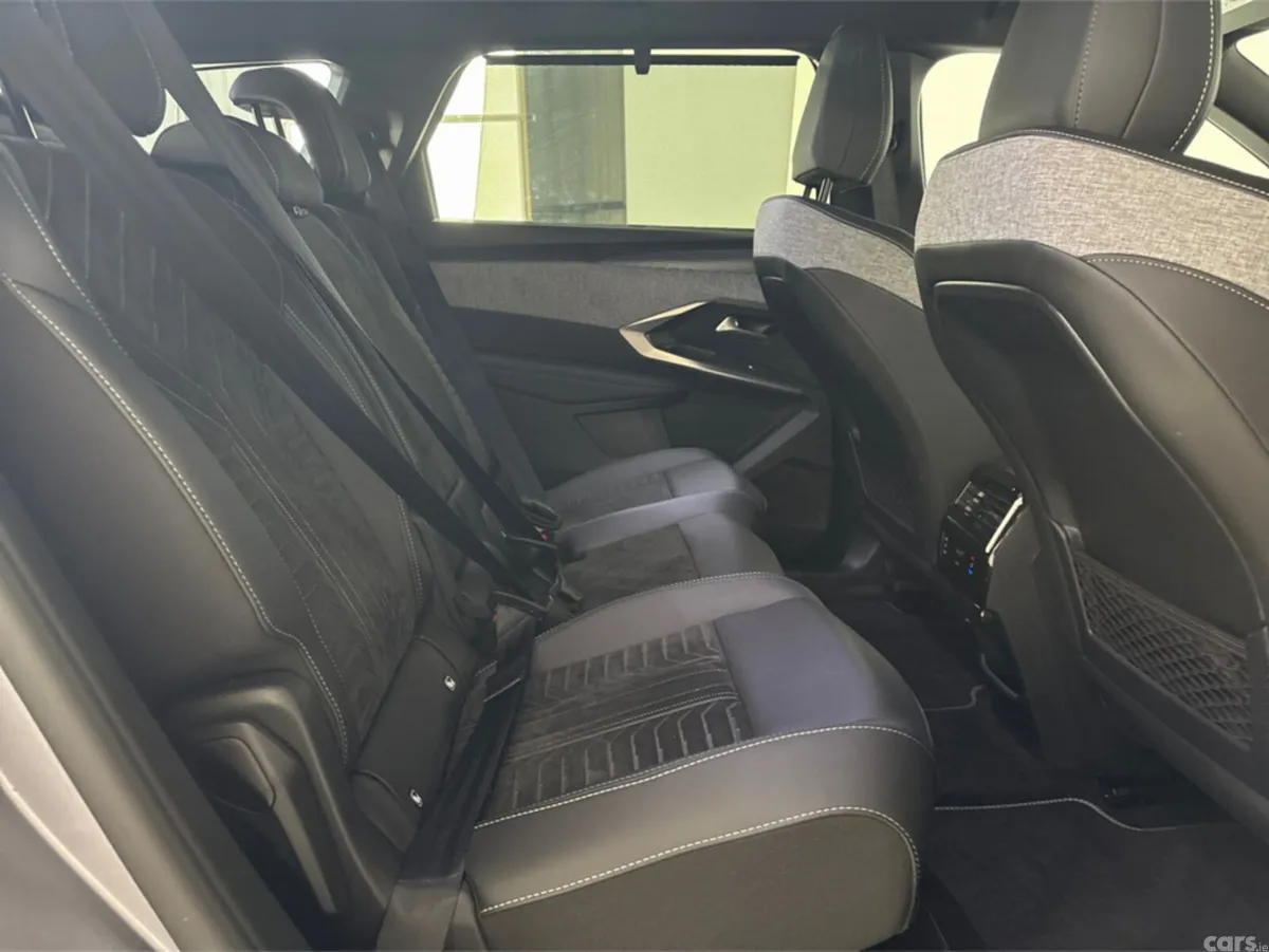 Peugeot 5008 Hatchback, Electric, 2025, Grey