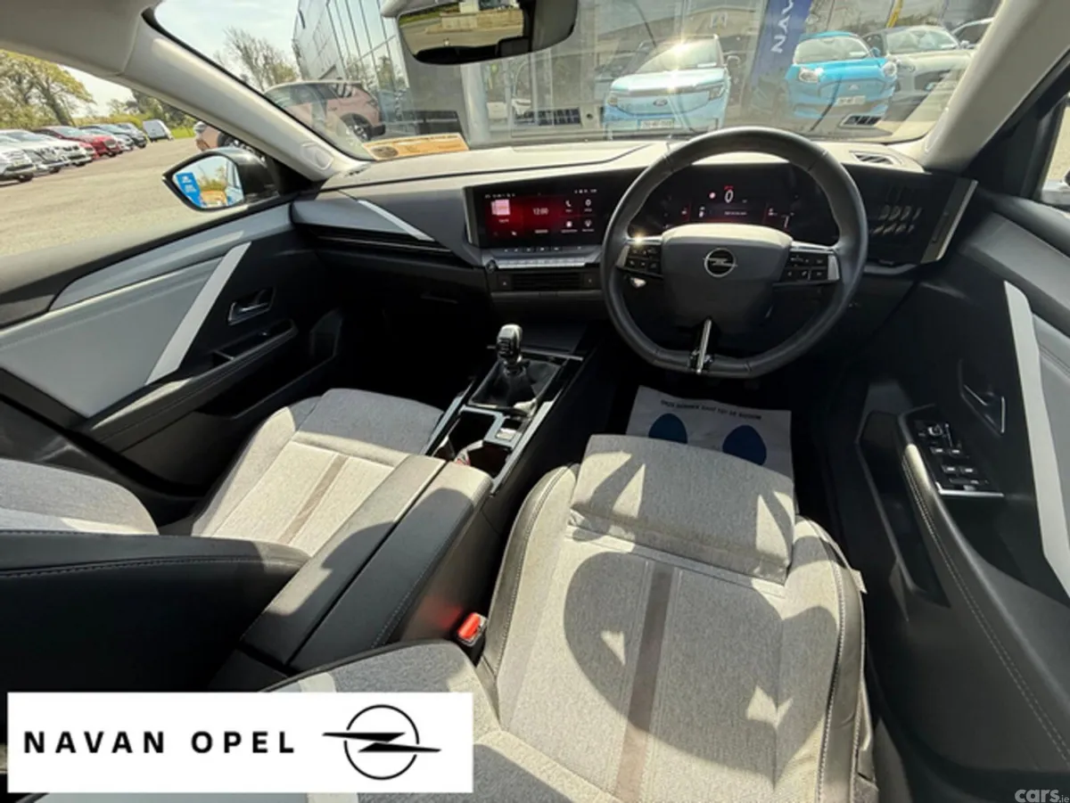 Opel Astra Hatchback, Petrol, 2023, Black
