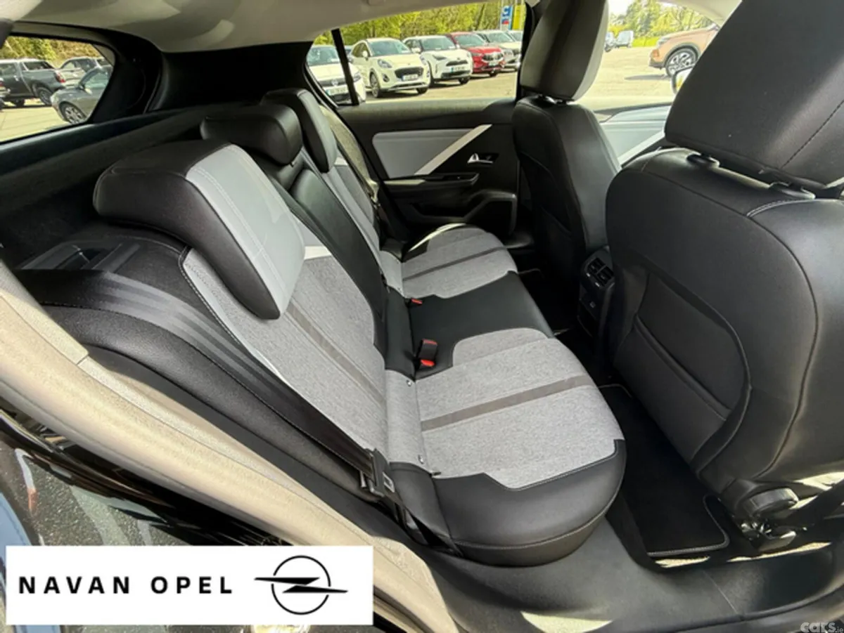 Opel Astra Hatchback, Petrol, 2023, Black