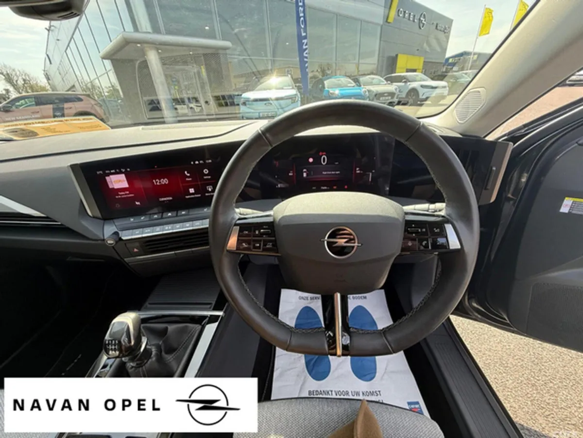 Opel Astra Hatchback, Petrol, 2023, Black