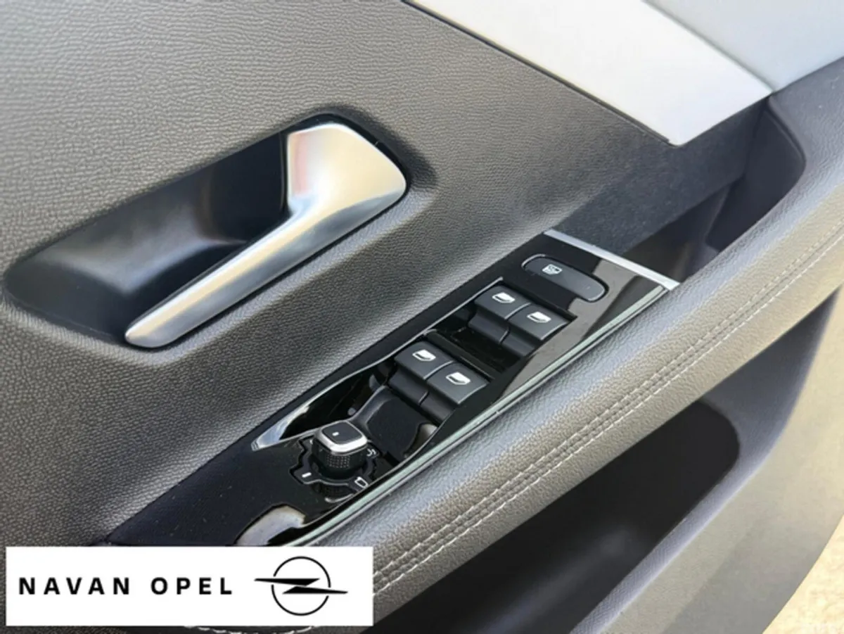 Opel Astra Hatchback, Petrol, 2023, Black