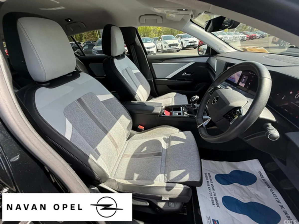 Opel Astra Hatchback, Petrol, 2023, Black