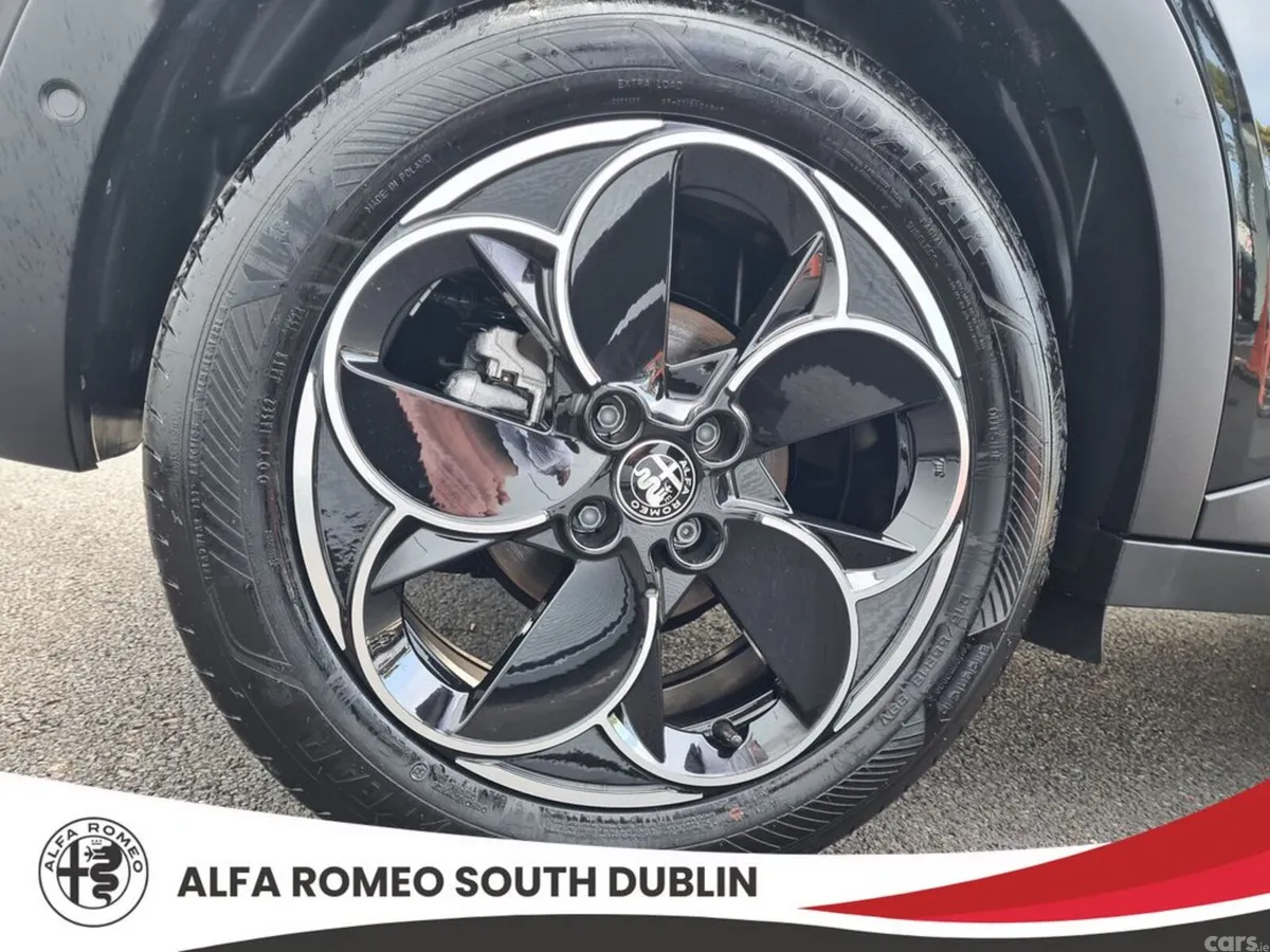 Alfa Romeo Junior Hatchback, Electric, 2027, Black