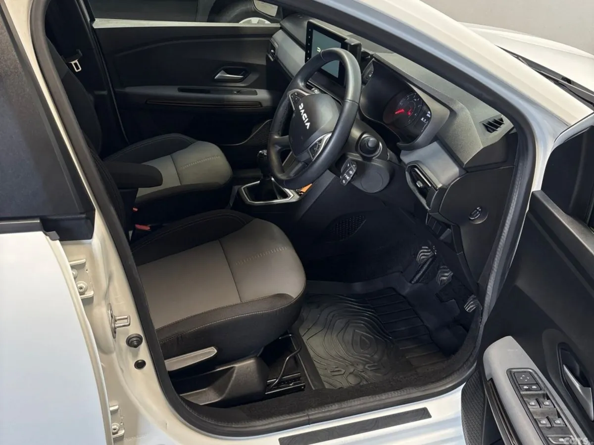 Dacia Jogger MPV, Petrol, 2024, White