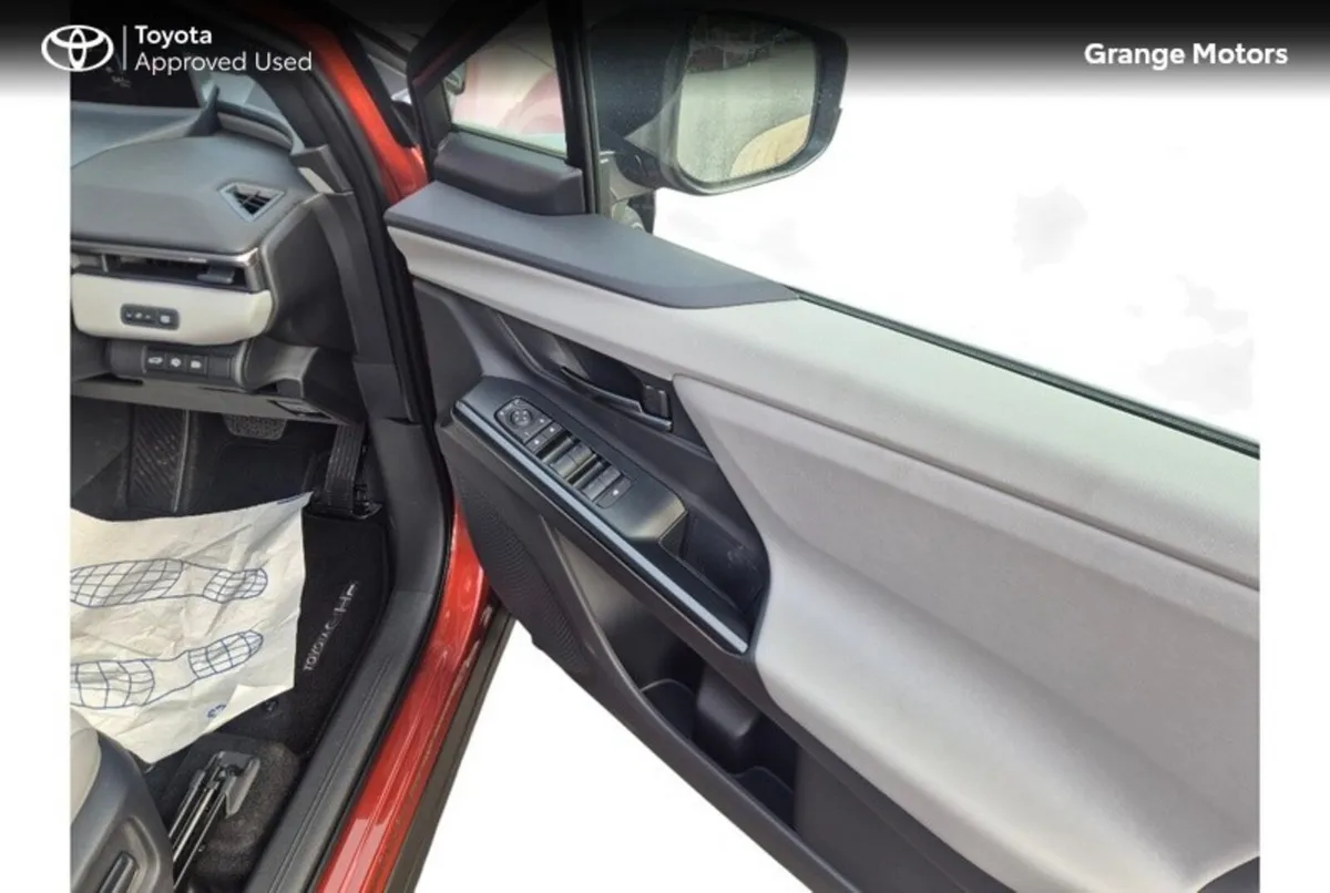 Toyota C-HR Estate, Electric, 2026, Brown
