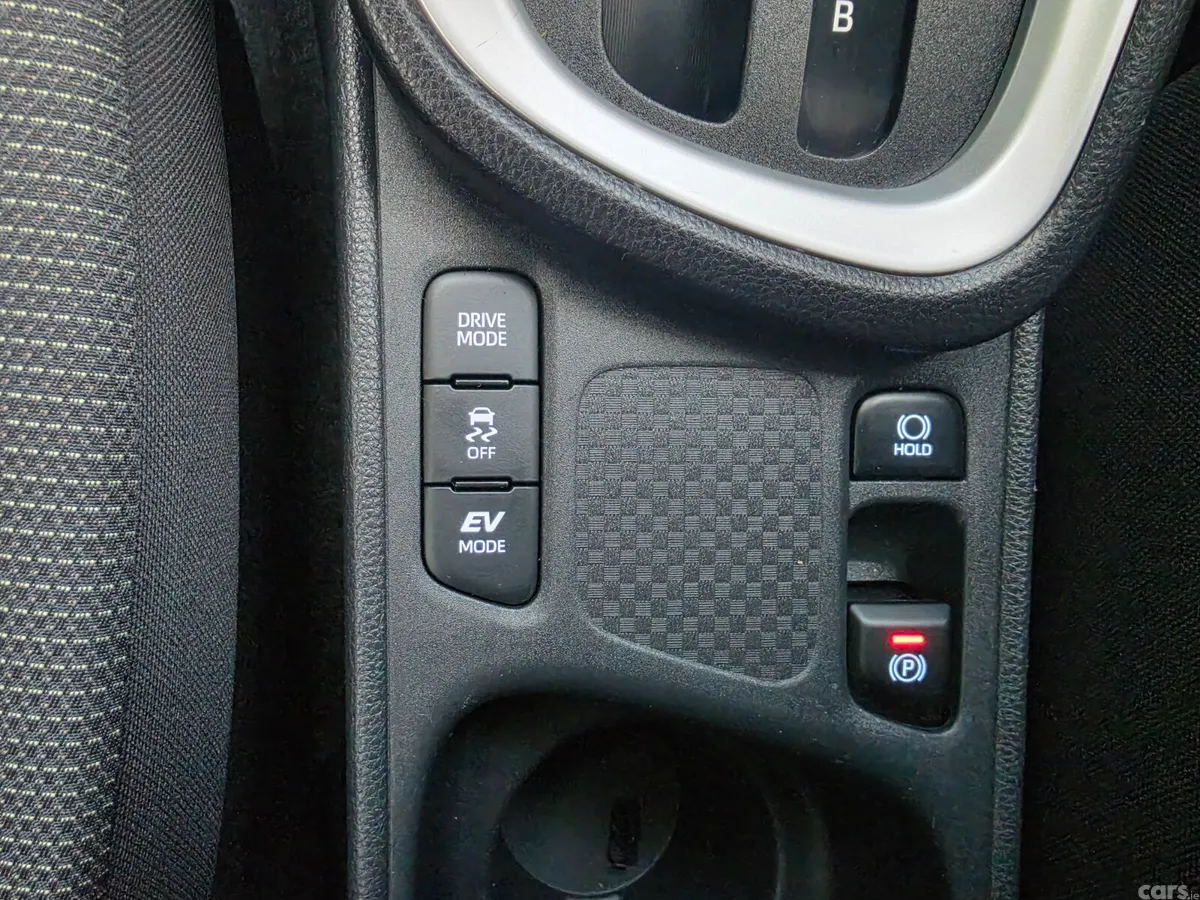 Toyota Yaris Cross SUV, Petrol Hybrid, 2020, Beige