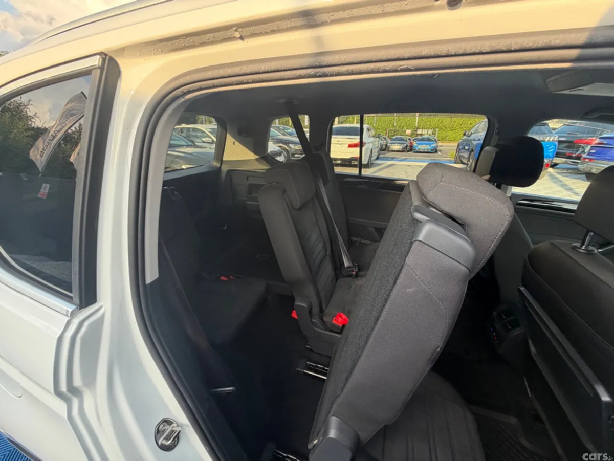 Volkswagen Touran MPV, Petrol, 2018, White