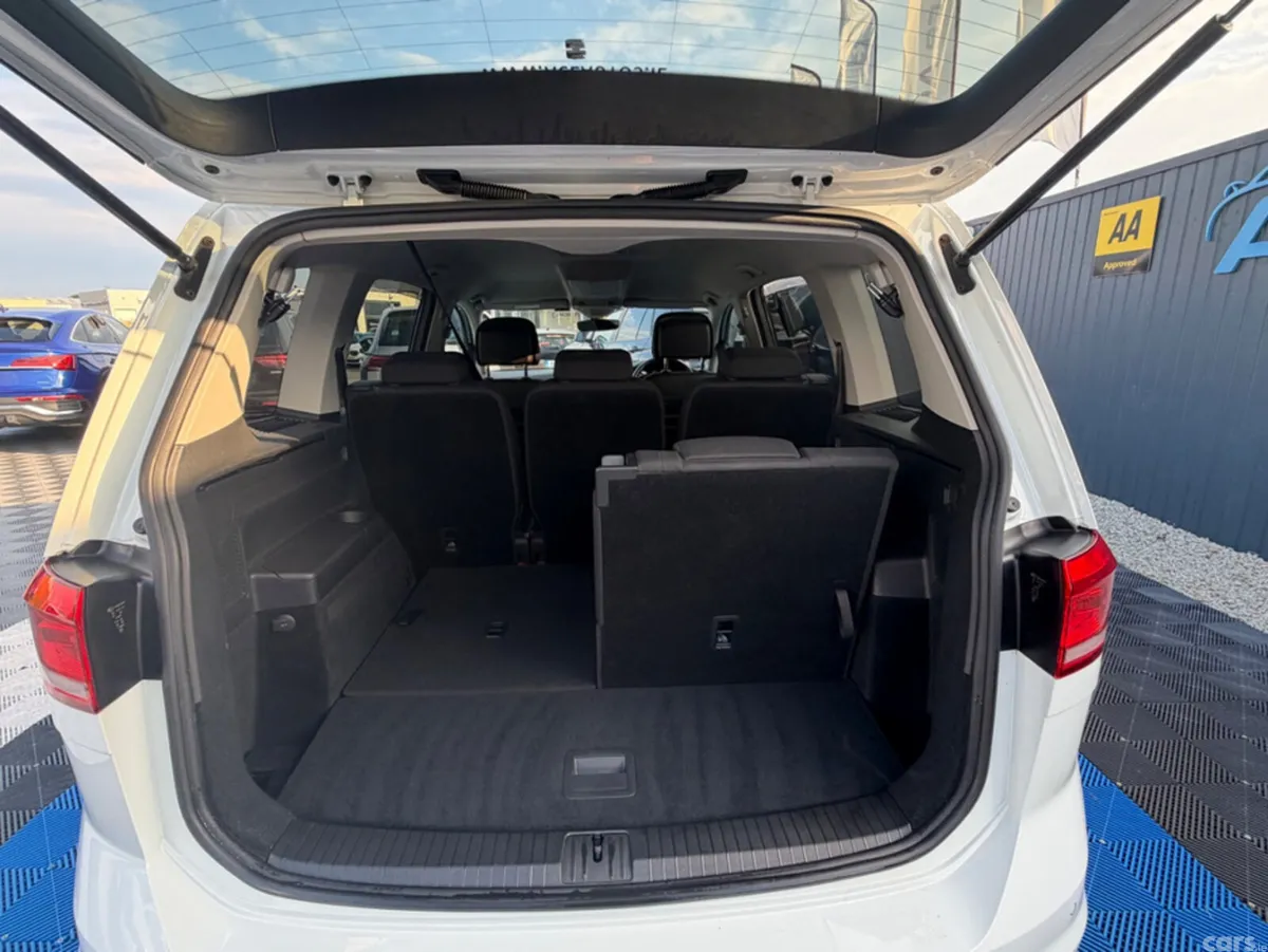 Volkswagen Touran MPV, Petrol, 2018, White