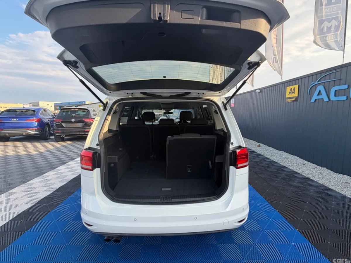 Volkswagen Touran MPV, Petrol, 2018, White