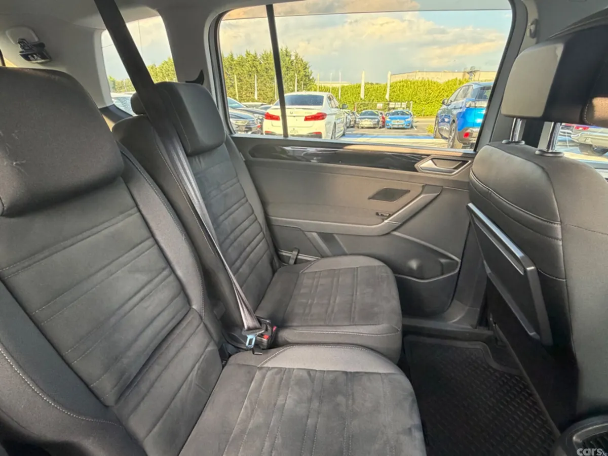 Volkswagen Touran MPV, Petrol, 2018, White