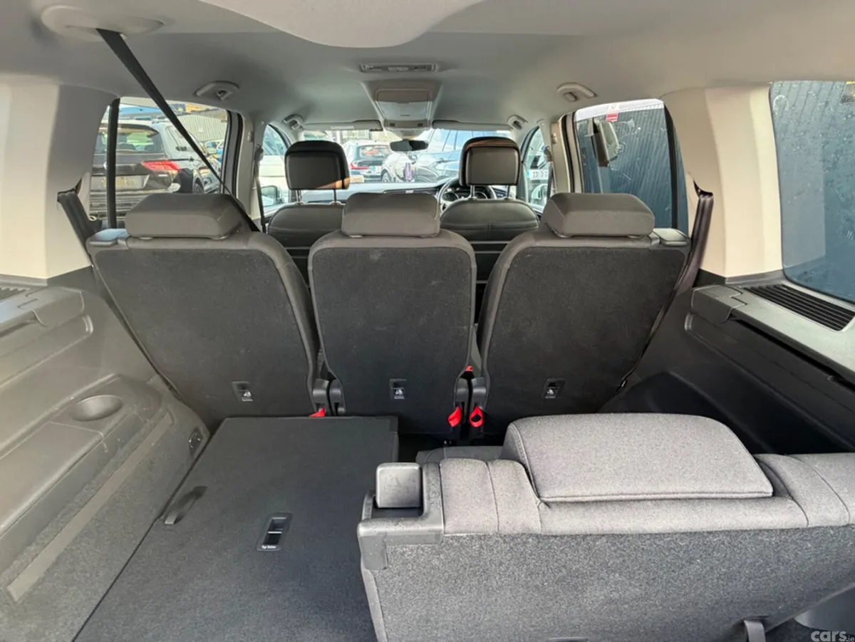 Volkswagen Touran MPV, Petrol, 2018, White