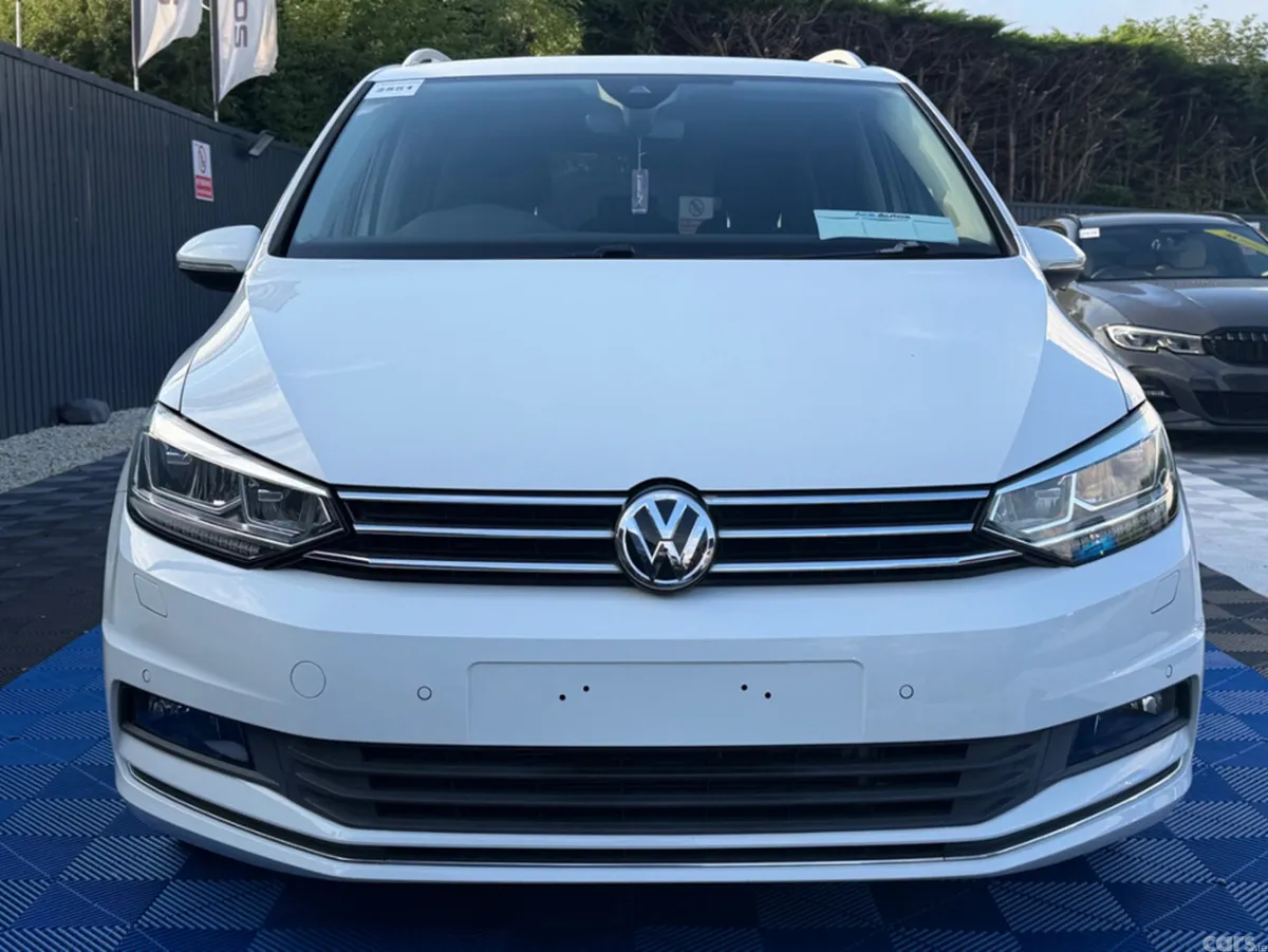Volkswagen Touran MPV, Petrol, 2018, White