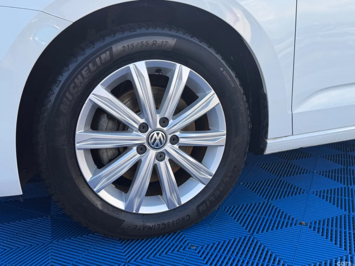Volkswagen Touran MPV, Petrol, 2018, White
