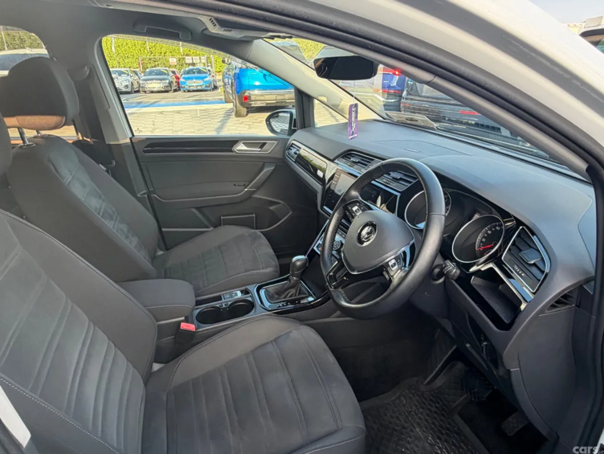 Volkswagen Touran MPV, Petrol, 2018, White