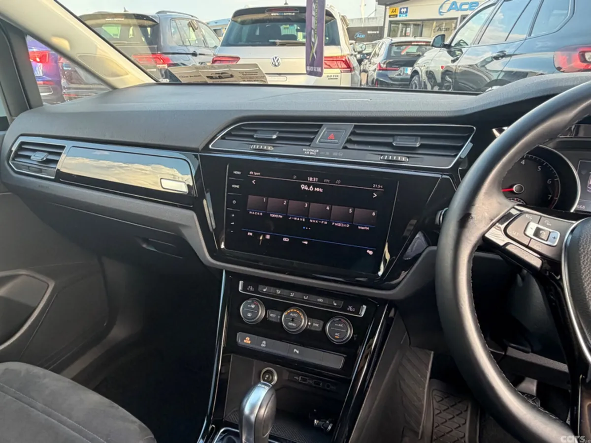 Volkswagen Touran MPV, Petrol, 2018, White