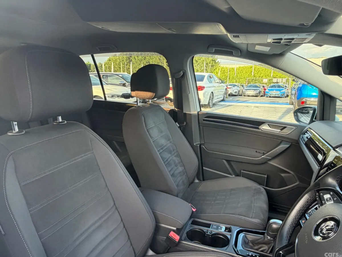 Volkswagen Touran MPV, Petrol, 2018, White