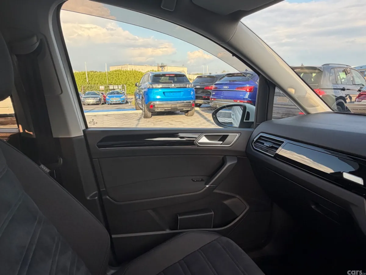 Volkswagen Touran MPV, Petrol, 2018, White