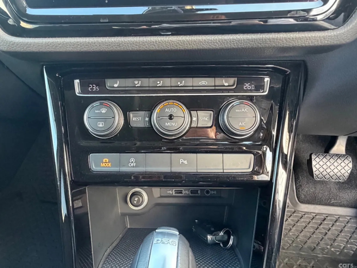 Volkswagen Touran MPV, Petrol, 2018, White