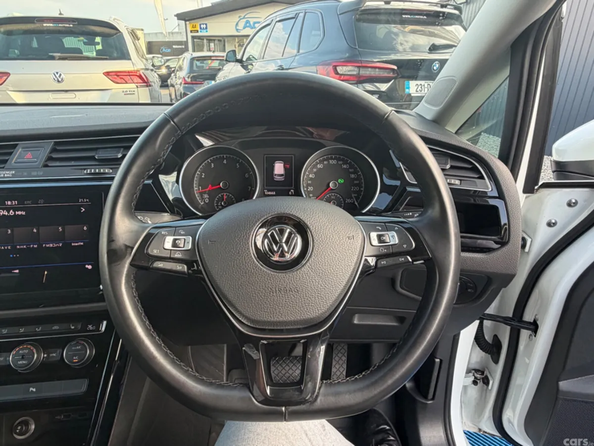 Volkswagen Touran MPV, Petrol, 2018, White