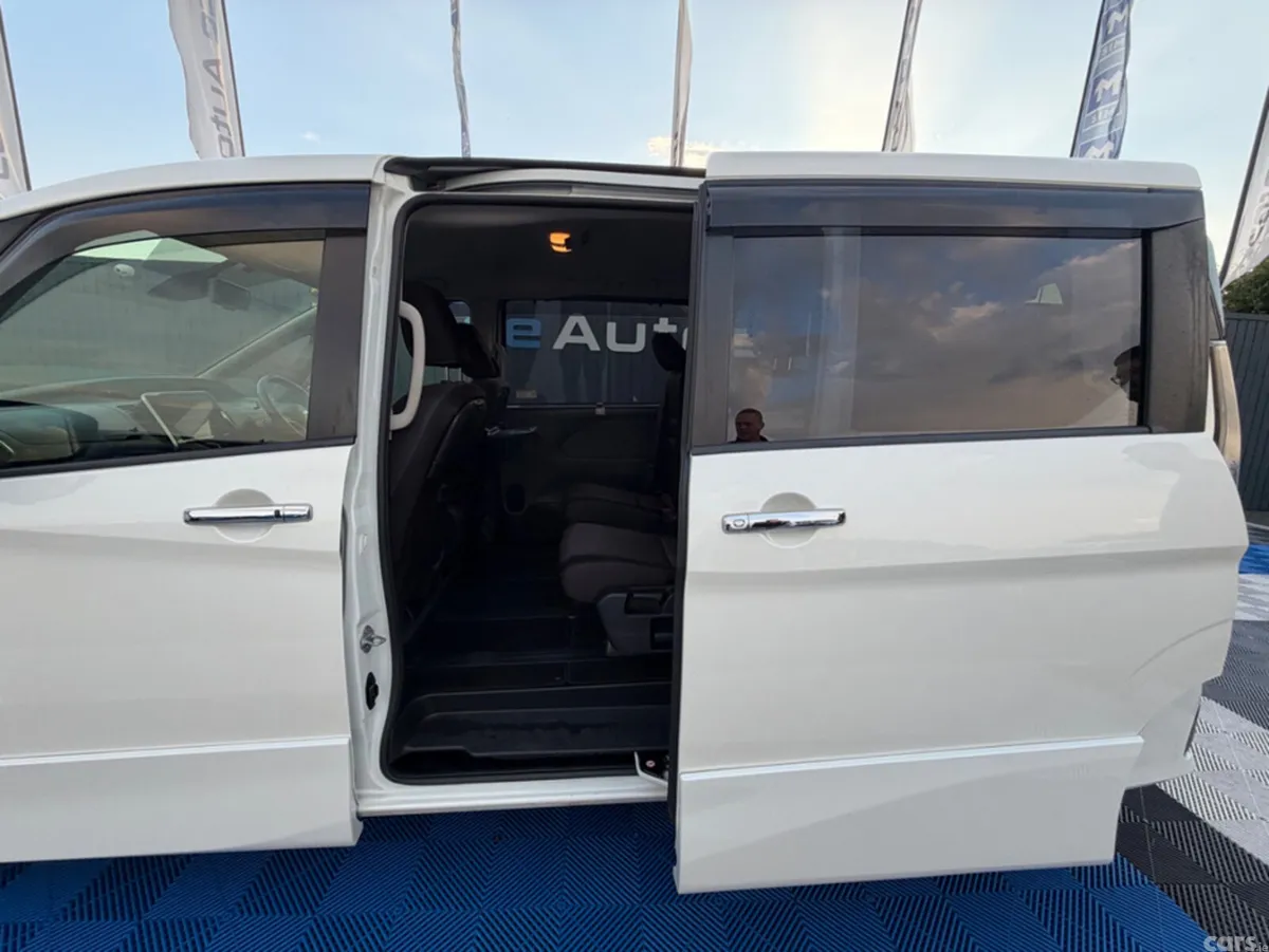 Nissan Serena MPV, Petrol Hybrid, 2021, White