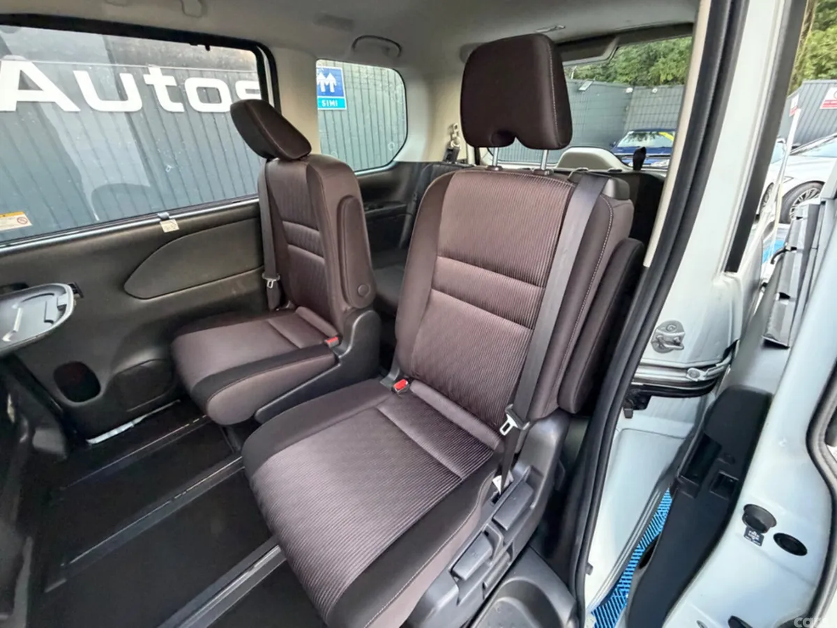 Nissan Serena MPV, Petrol Hybrid, 2021, White