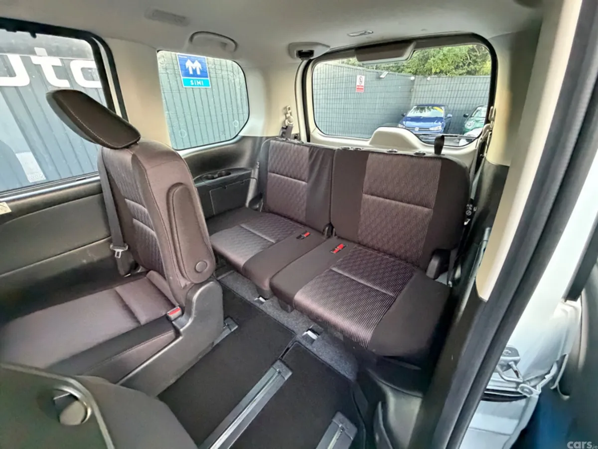 Nissan Serena MPV, Petrol Hybrid, 2021, White