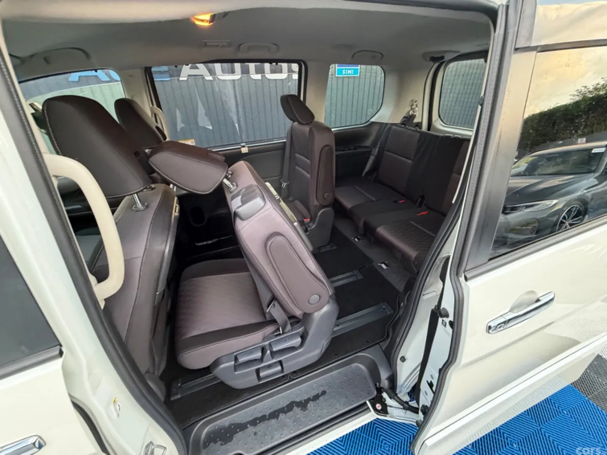 Nissan Serena MPV, Petrol Hybrid, 2021, White
