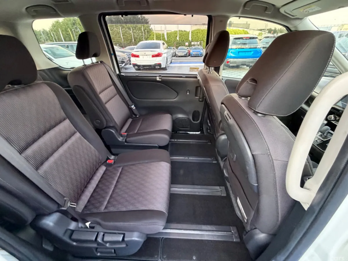 Nissan Serena MPV, Petrol Hybrid, 2021, White