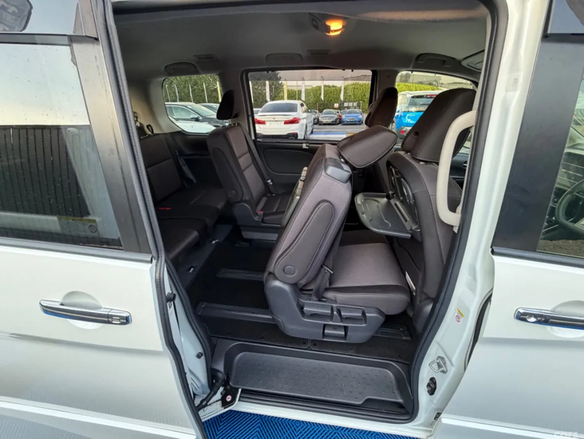 Nissan Serena MPV, Petrol Hybrid, 2021, White