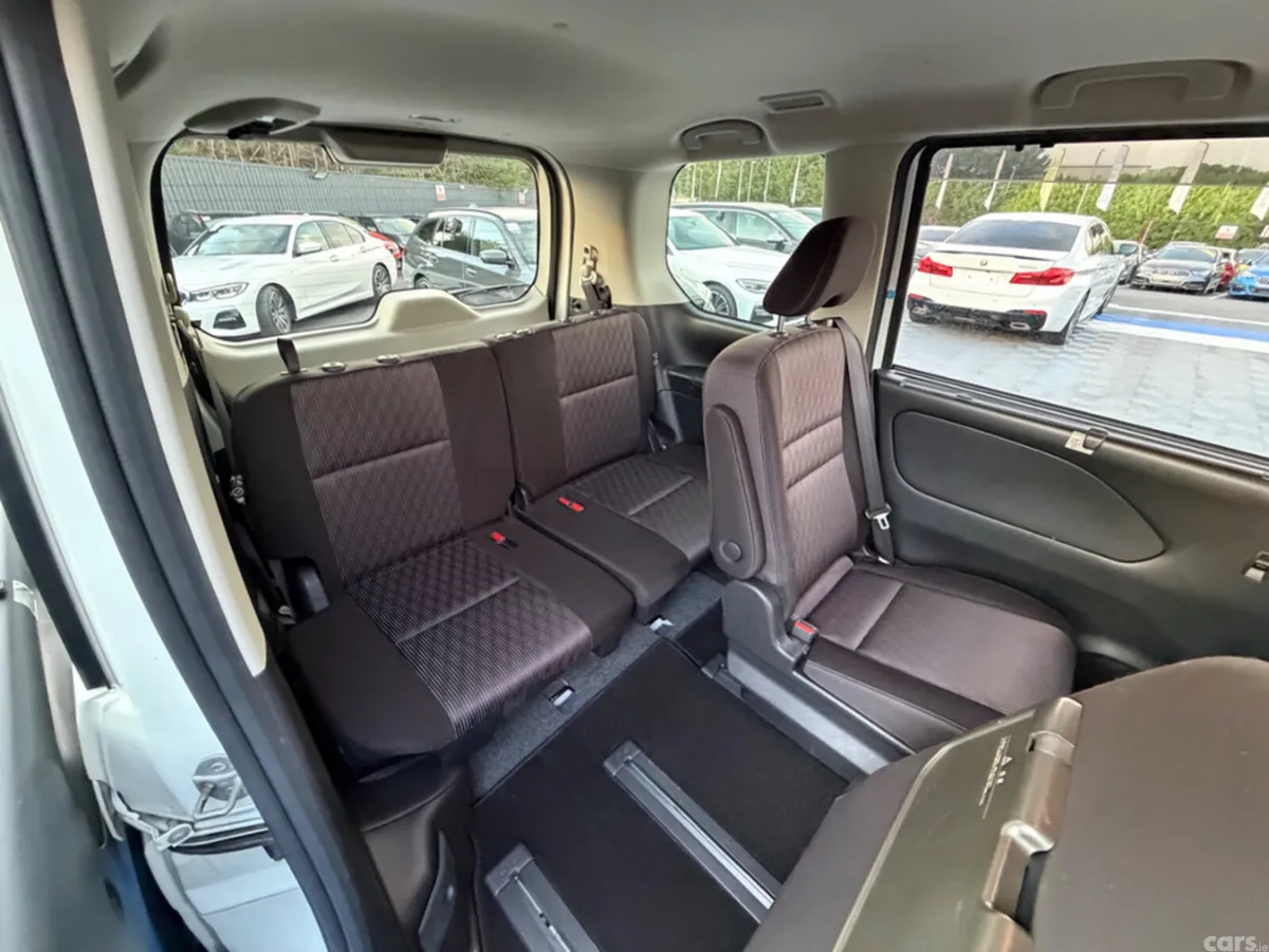 Nissan Serena MPV, Petrol Hybrid, 2021, White