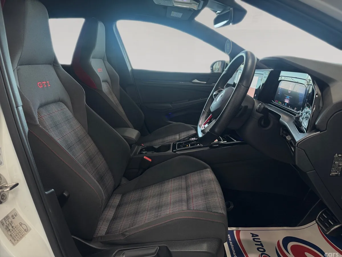 Volkswagen Golf Hatchback, Petrol, 2022, White