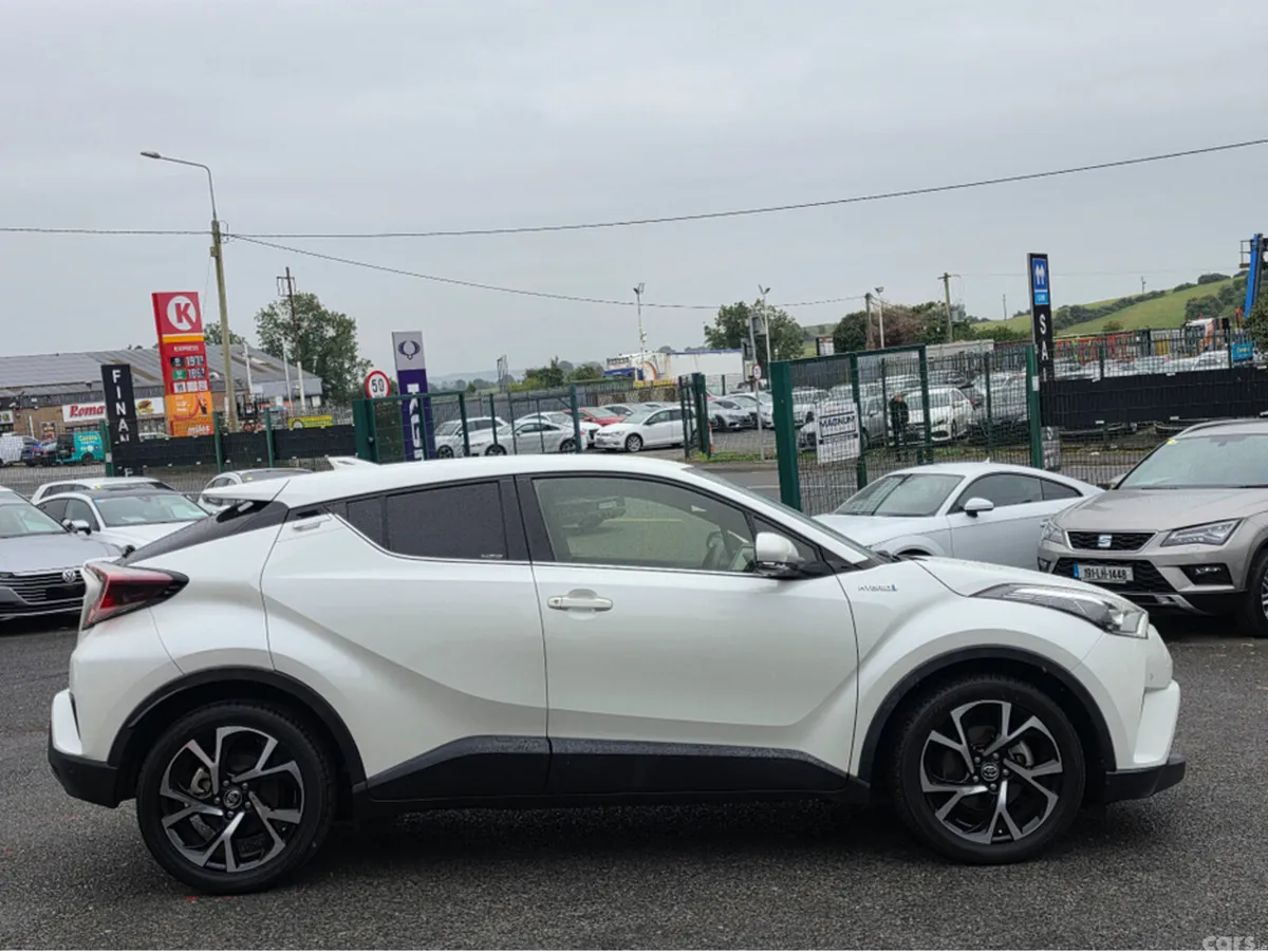 Toyota C-HR MPV, Petrol Hybrid, 2017, White