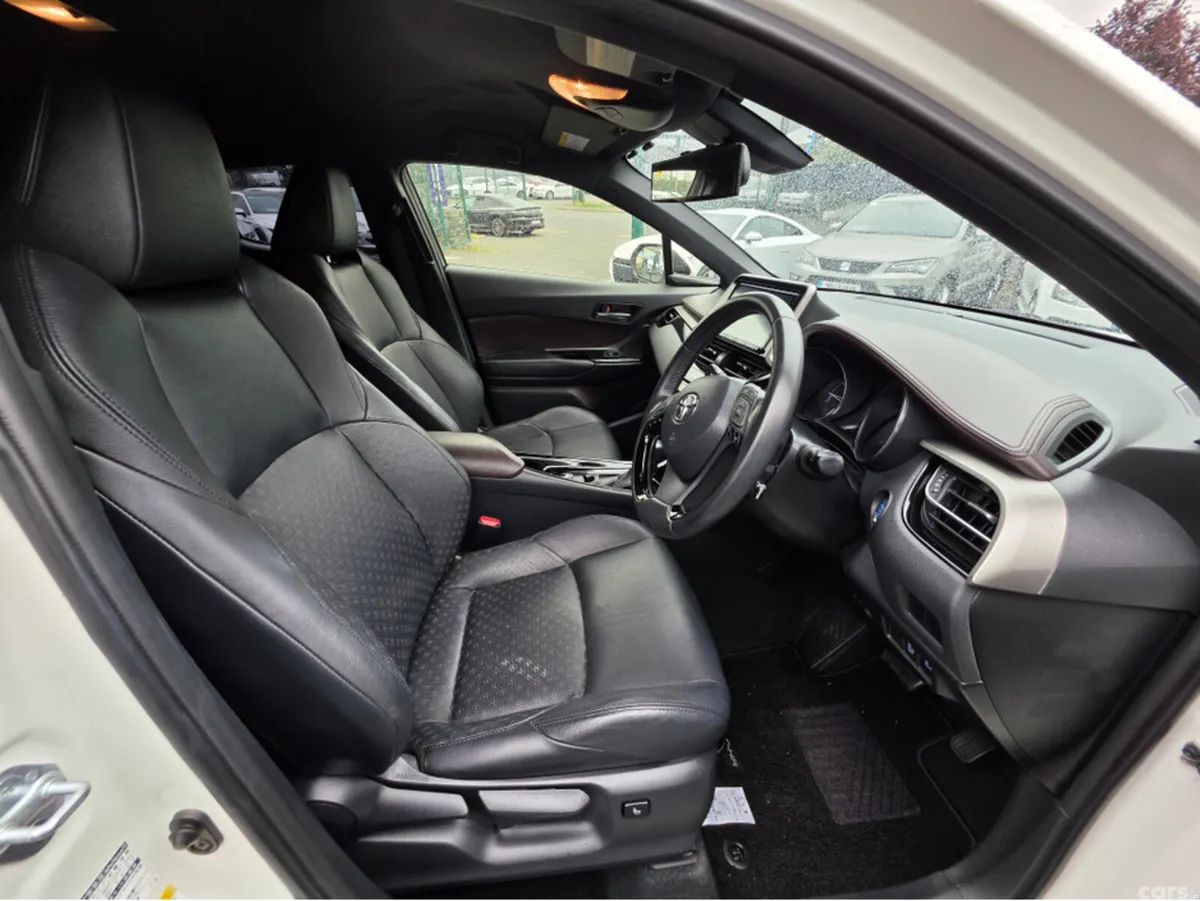 Toyota C-HR MPV, Petrol Hybrid, 2017, White
