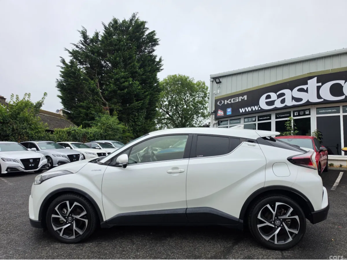 Toyota C-HR MPV, Petrol Hybrid, 2017, White