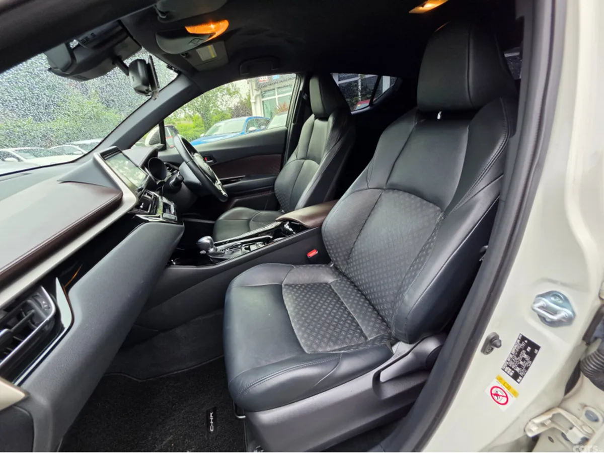 Toyota C-HR MPV, Petrol Hybrid, 2017, White
