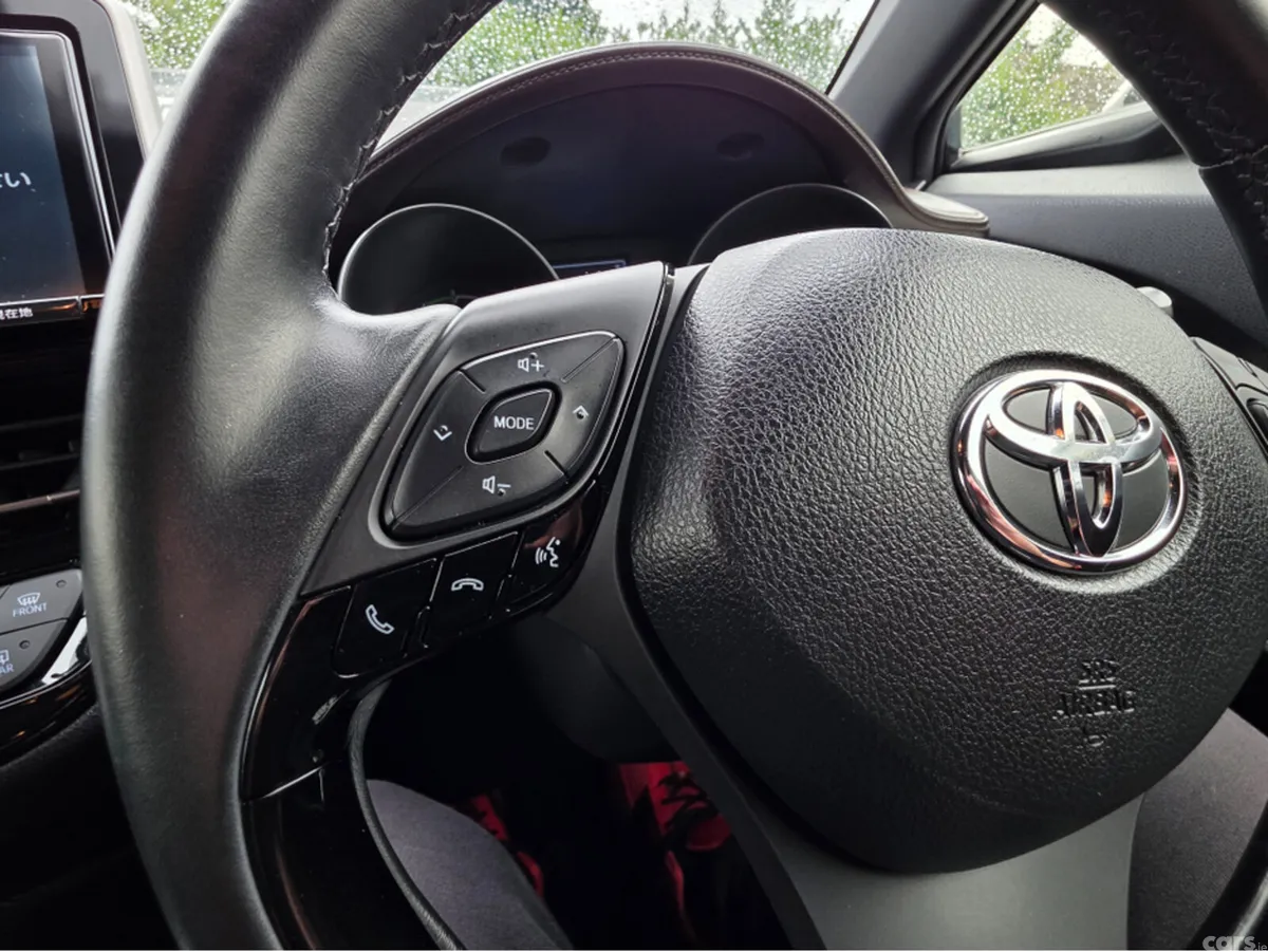 Toyota C-HR MPV, Petrol Hybrid, 2017, White