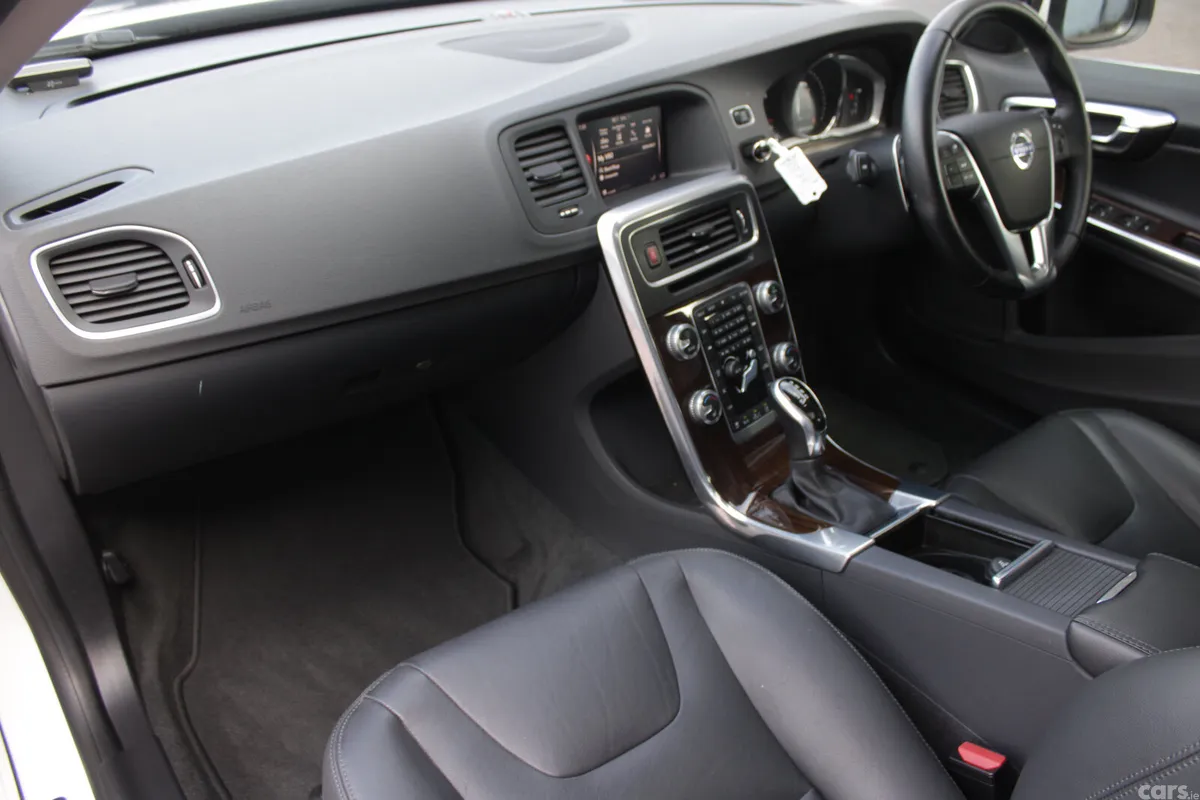 Volvo V60 Estate, Diesel, 2018, White