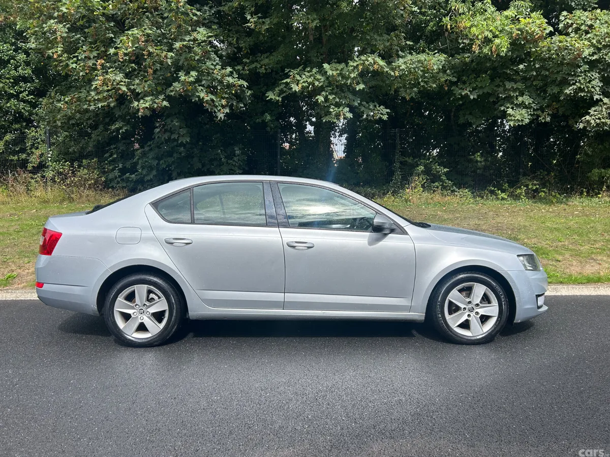 Skoda Octavia Saloon, Diesel, 2017, Grey
