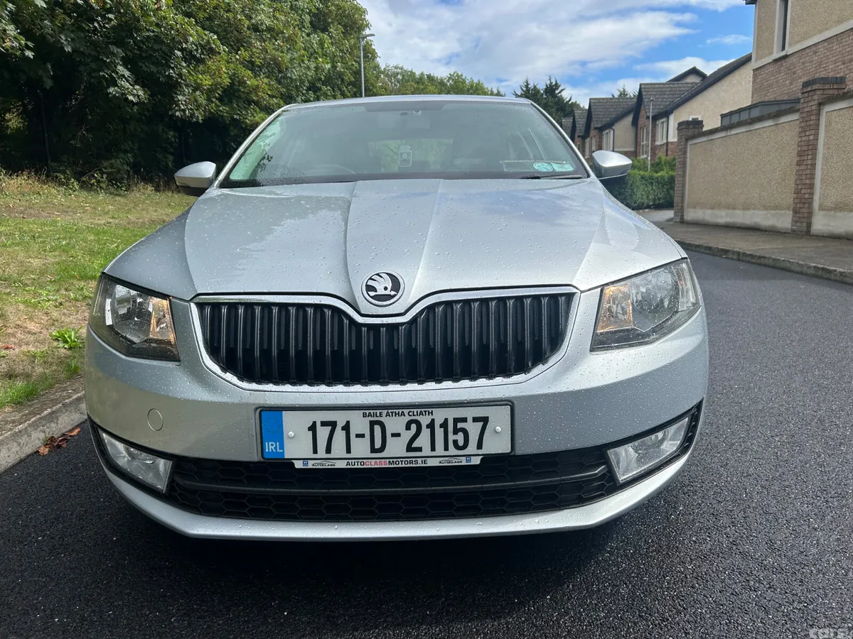 Skoda Octavia Saloon, Diesel, 2017, Grey