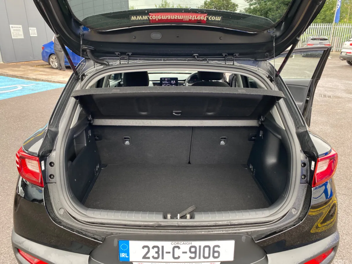 Kia Stonic Estate/Jeep, Petrol, 2023, Black